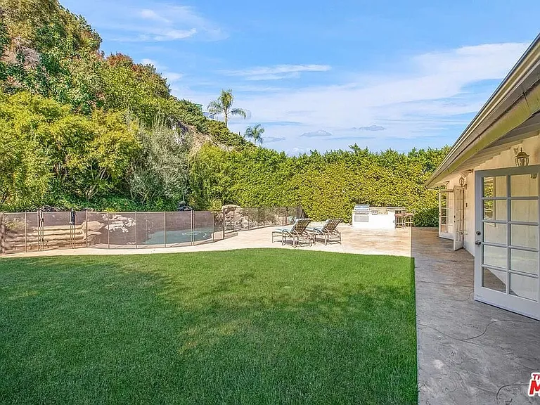 16636 Calneva Dr — Photo 3