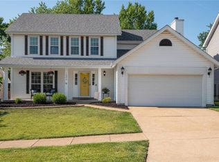 1046 Oakwood Farms Ln, Ballwin, MO 63021