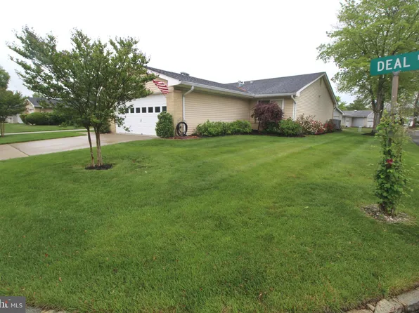 816 Deal Rd, Monroe Township, NJ 08831