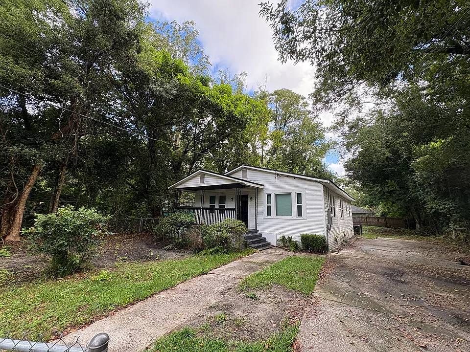 5779 SW Carver Cir