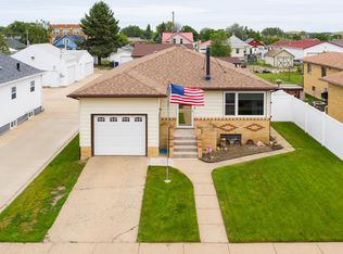 135 1st Ave SE, Dickinson, ND 58601