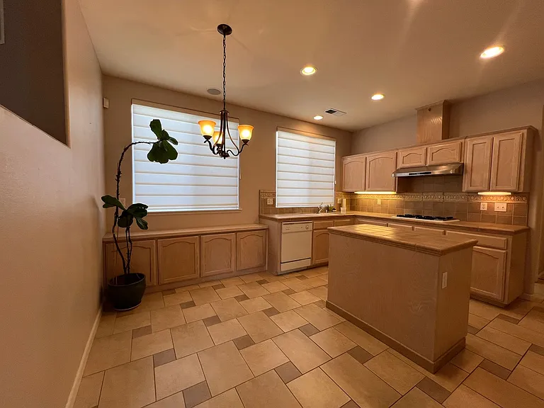 2456 E Marquise Ct — Photo 26