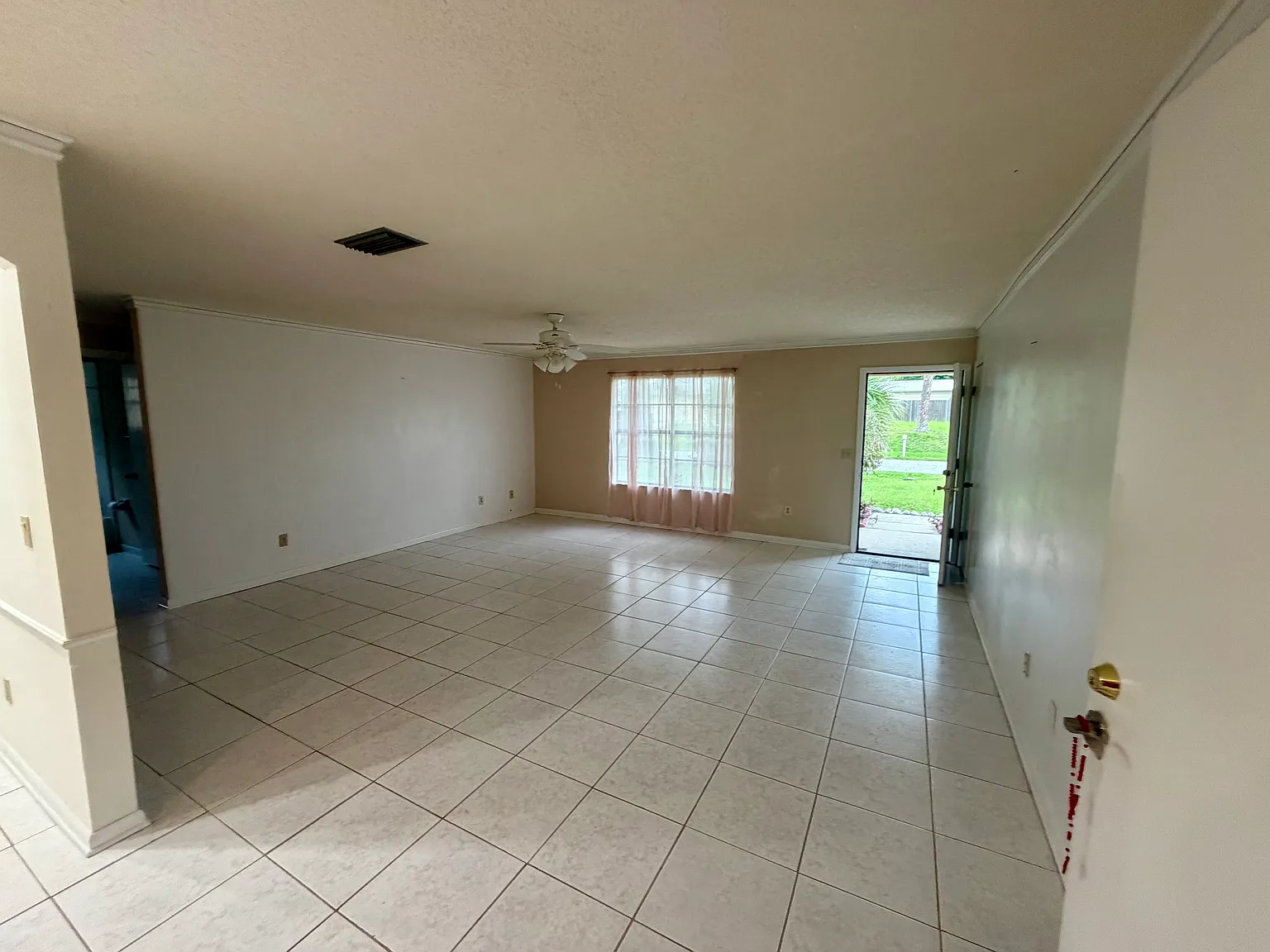2 bed, 1128 sqft, $1,600 — Photo 2