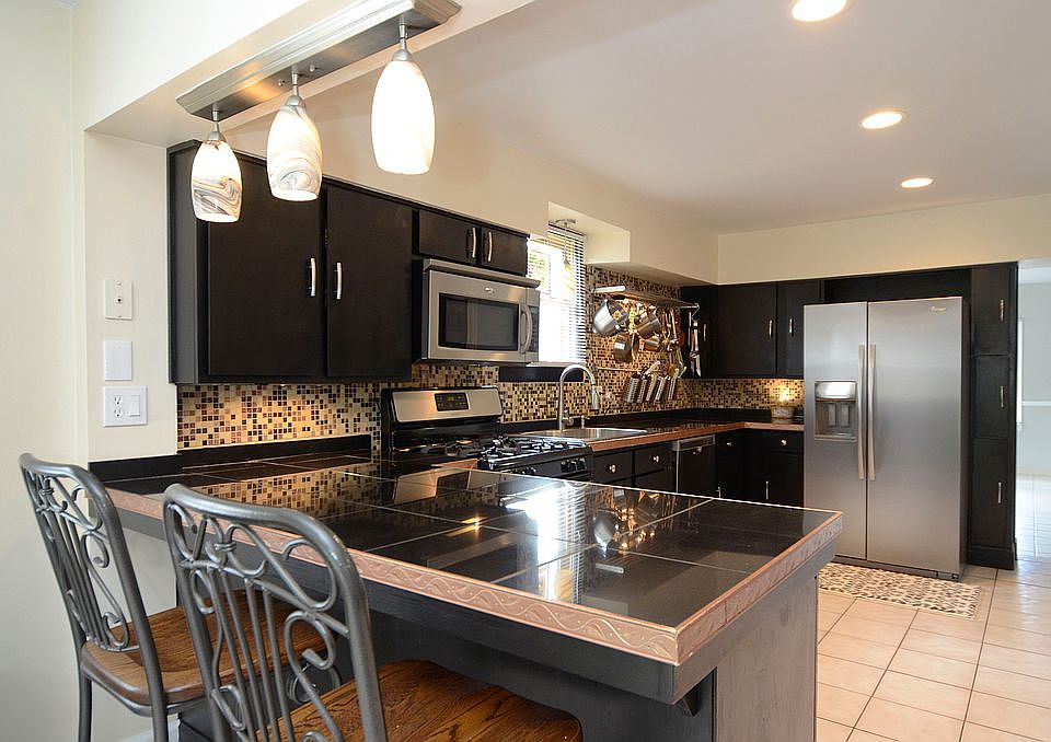 Kitchen Breakfast Bar