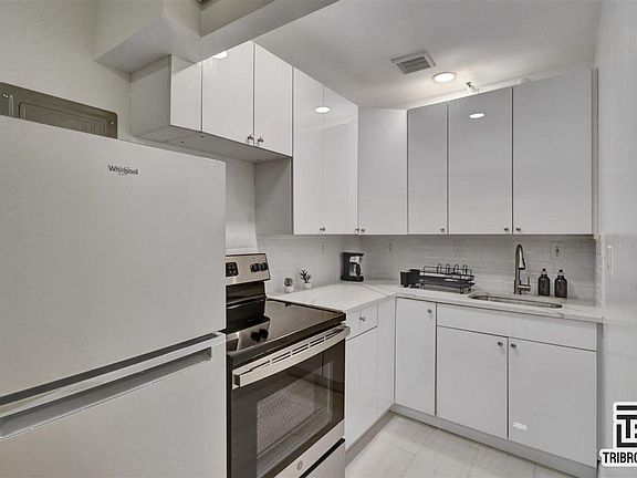 2nd image of 158 E 102nd St #3E