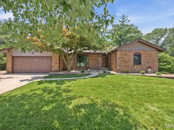 2108 Olde Winery Rd, Saint Louis, MO 63129