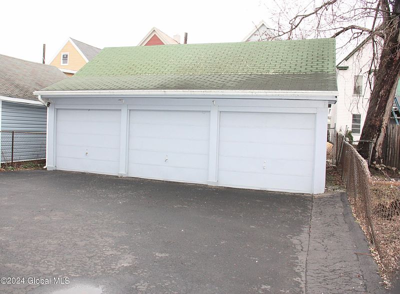 5th image of 811 Grant Avenue