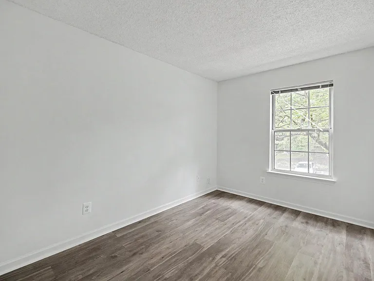 12102 Green Leaf Ct #201 — Photo 20