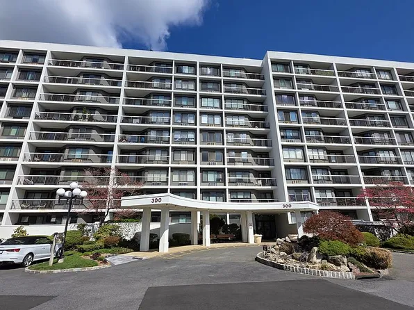 300 High Point Dr APT 614, Hartsdale, NY 10530