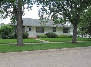 320 NW 4th St, Madison, SD 57042
