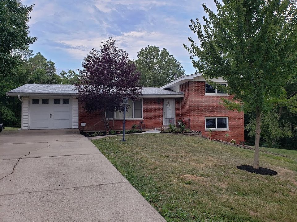 1st image of 9 Lakeshore Dr