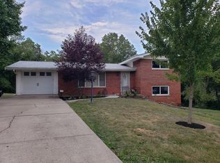 9 Lakeshore Dr, Florence, KY 41042