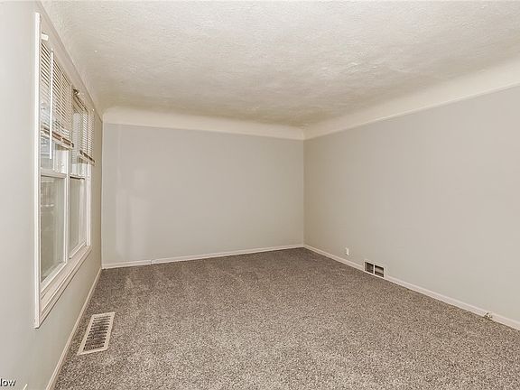 3rd image of 39 1st Ave