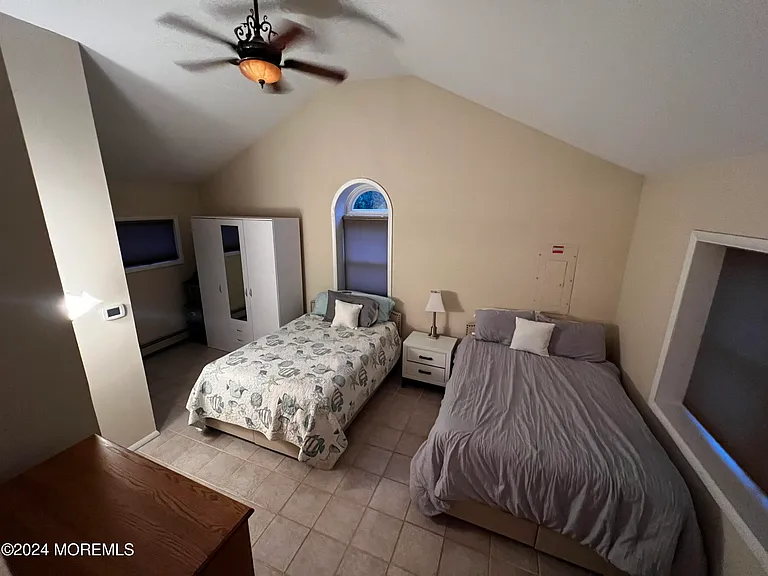 499 W Park Ave — Photo 17