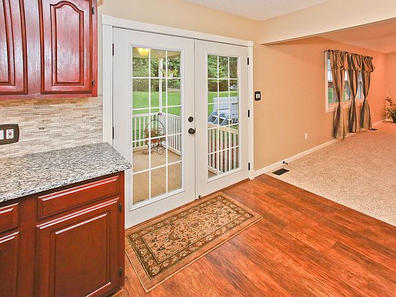 5th image of 6 Hickory Dr