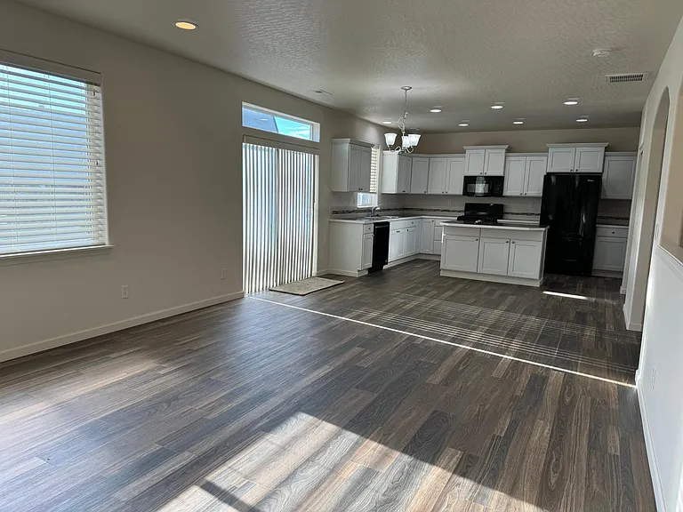 6298 W Alliance St — Photo 2