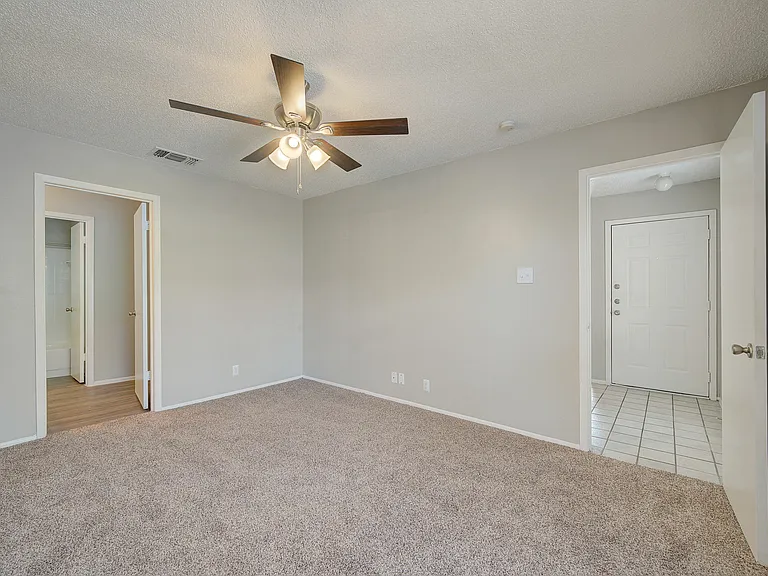 Hidden Oaks Apartments — Photo 63