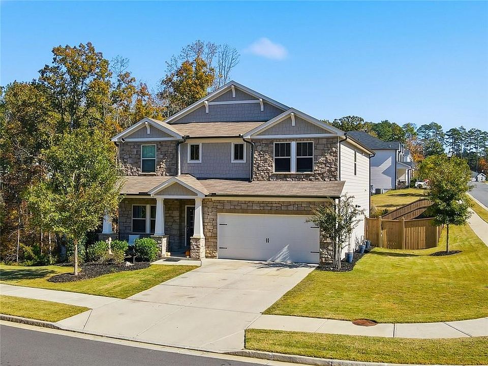 1st image of 635 Stately Dr