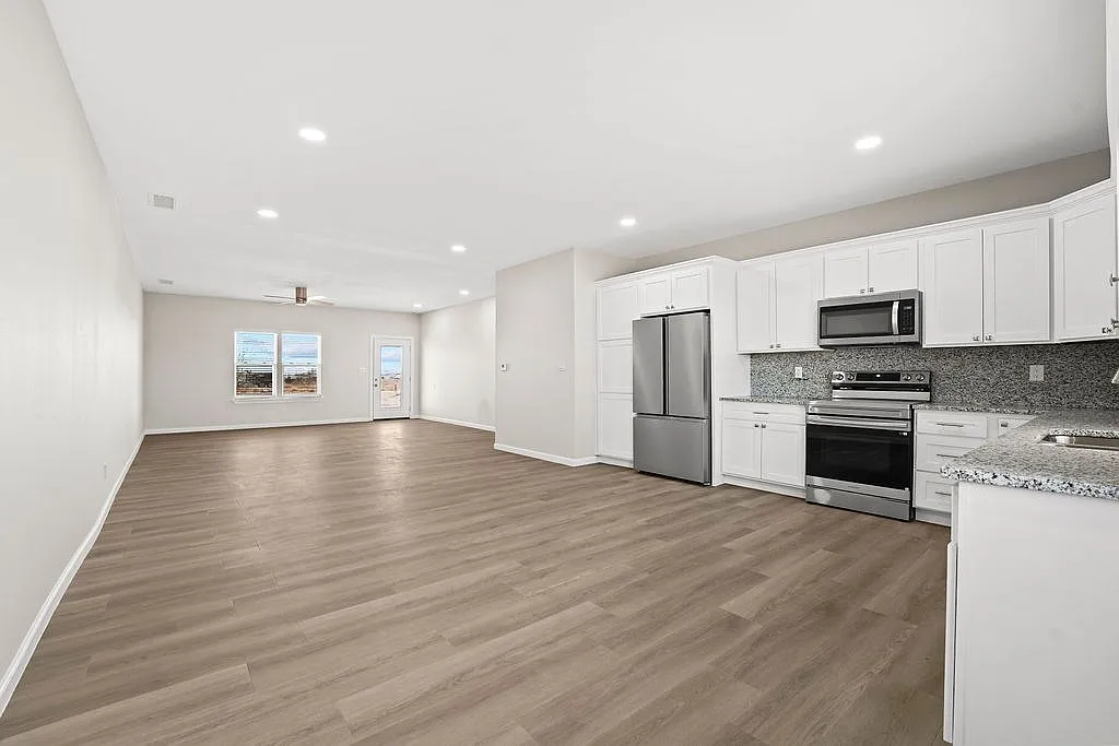 2 bed, 2.0 bath, 1600 sqft, $1,800 — Photo 4
