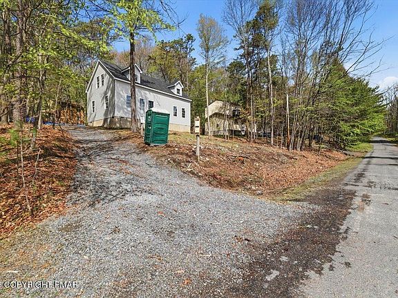 2nd image of 3554 Acorn Cir