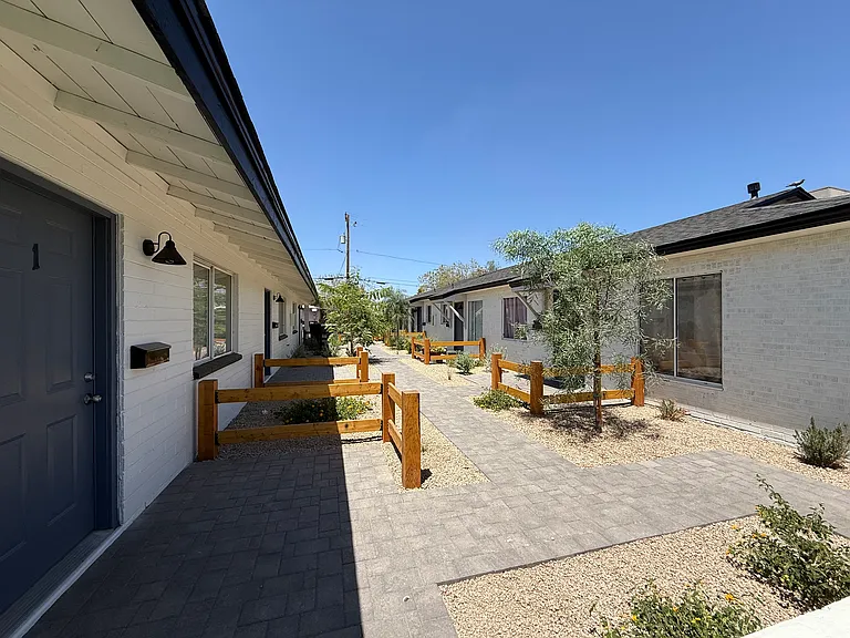 1402 E Roosevelt St #2 — Photo 15