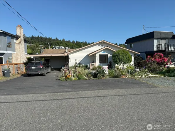 8201 Sandy Hook Drive, Clinton, WA 98236
