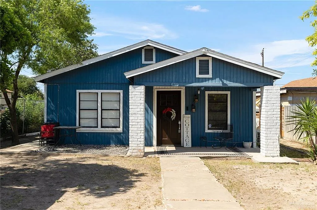 2 bed, 1.0 bath, 888 sqft, $1,600 — Photo 1