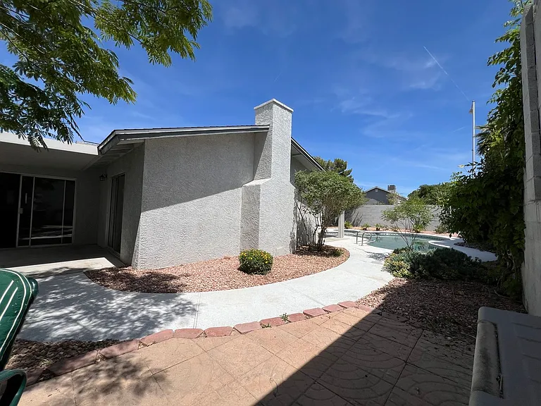 6247 Katella Ave — Photo 26