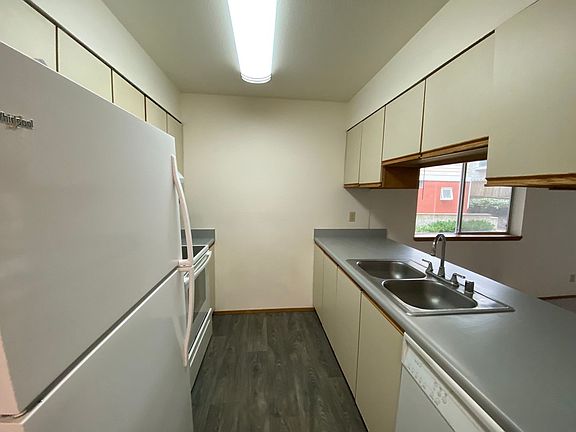 3rd image of 812 NE 42nd St #102