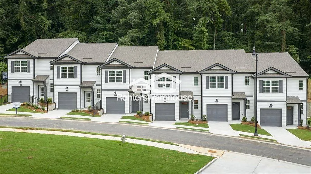 Luxurious 3 Bedroom 2.5 Bathroom Townhome with upgrades galore! — Photo 1