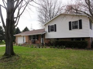 1423 Congress Lake Rd, Mogadore, OH 44260