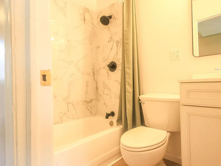 755 W 13th St — Photo 18