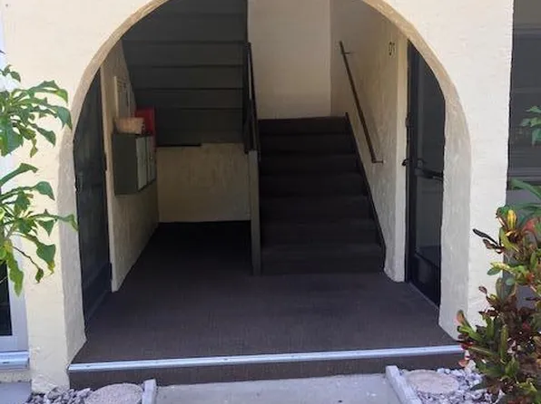 102 Lake Pine Cir, Greenacres, FL