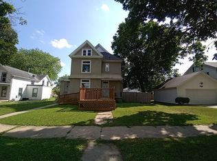 105 W Wall St, Morrison, IL 61270