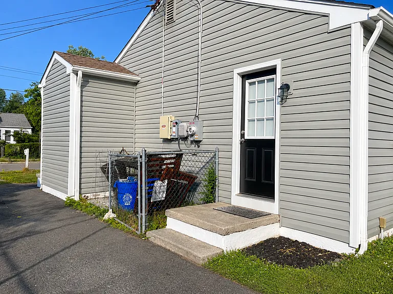305 Linden Ln — Photo 6