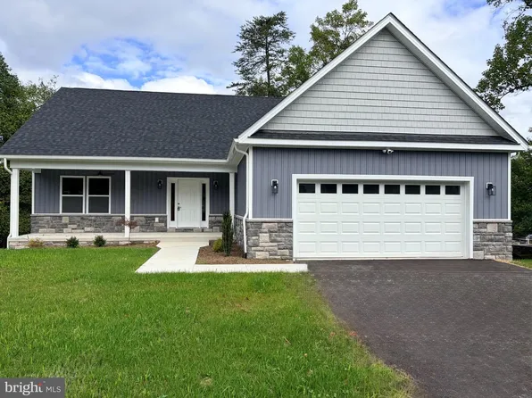 289 Wampum Ln, Hedgesville, WV 25427