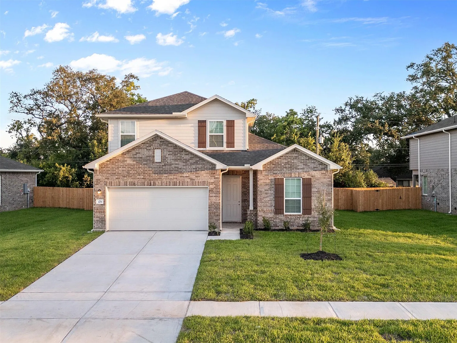 5 bed, 3.5 bath, 2560 sqft, $2,899 — Photo 1