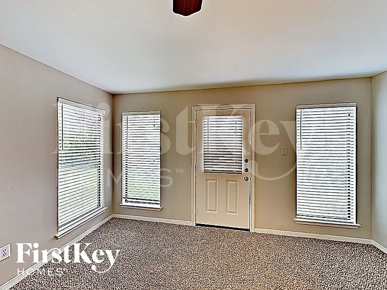 7451 Tunbury Ln — Photo 8