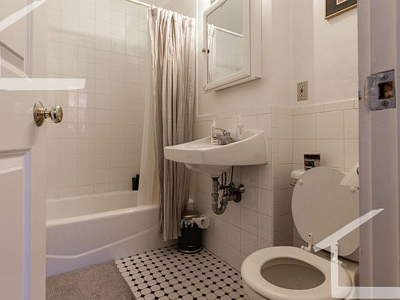 3rd image of 25 Glenville Ave #D1