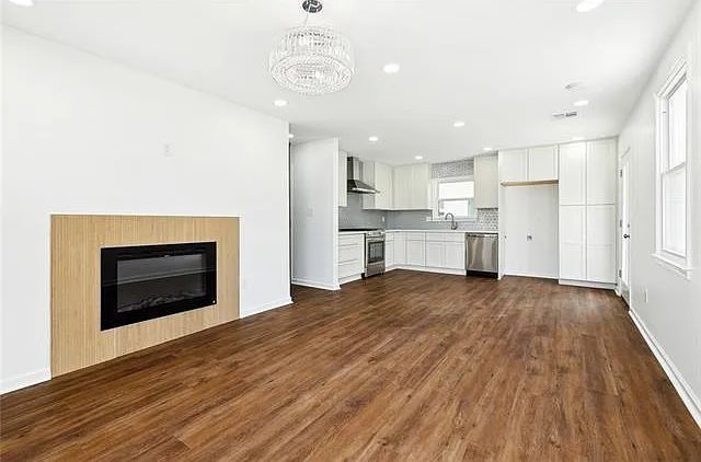 1221 Gaudet Dr — Photo 2