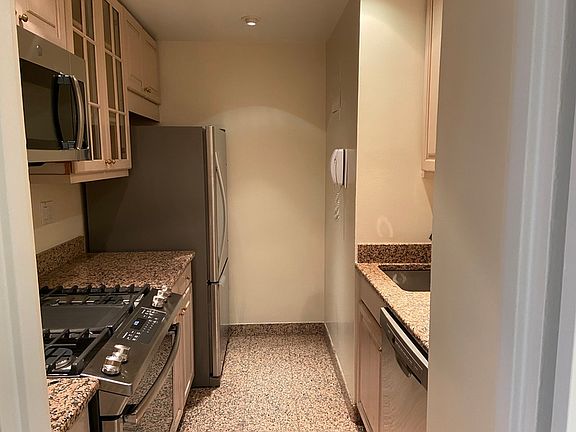 5th image of 60 W 57th St APT 17C