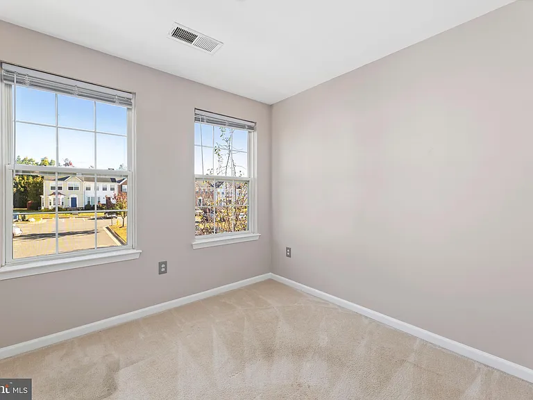 3343 Cape May Ct — Photo 22