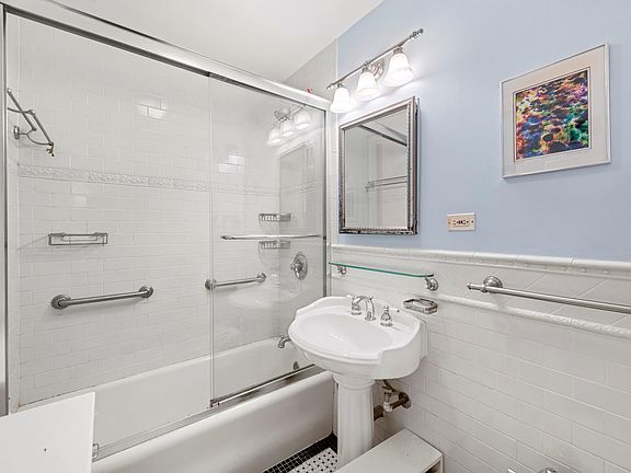 5th image of 825 W End Ave #2-F