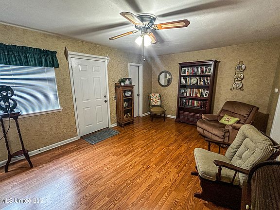4th image of 342 Lakebend Dr