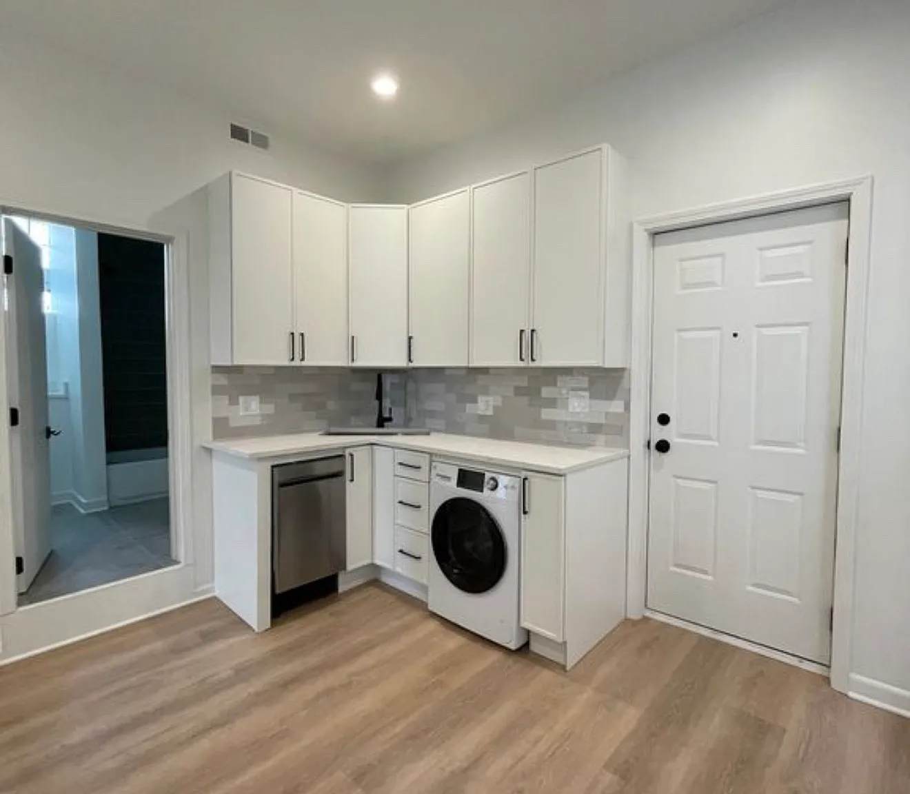 3 bed, 1000 sqft, $2,750 — Photo 1