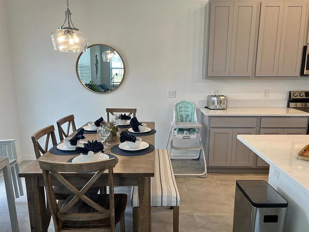 3 bed, 2.5 bath, 1653 sqft, $2,400 — Photo 3