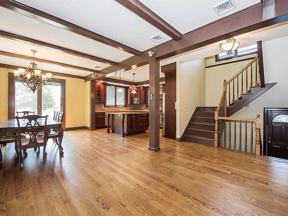 5th image of 34 Liszt St