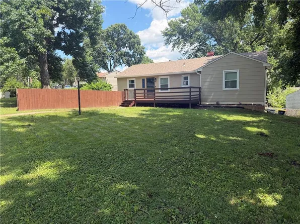 3437 N Chelsea Ave, Kansas City, MO 64117