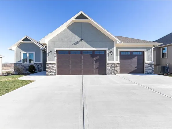 19629 Barstow St, Spring Hill, KS 66083