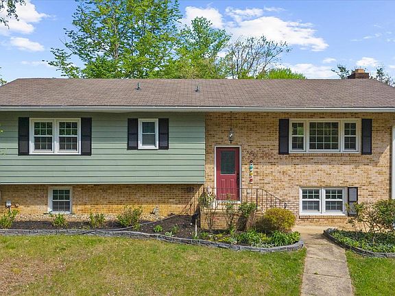 3rd image of 3037 Pike Dr